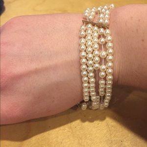 Pearl bracelet